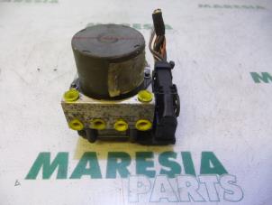 Usagé Bloc ABS Renault Scénic II (JM) 1.9 dCi 120 Prix € 75,00 Règlement à la marge proposé par Maresia Parts