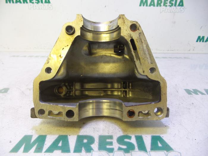 Gearbox casing from a Fiat Stilo (192A/B) 1.6 16V 3-Drs. 2005