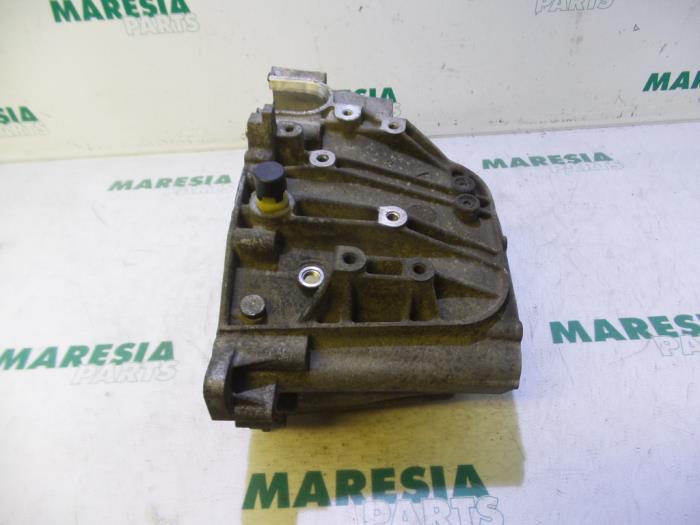 Usagé Cache boite de vitesses Fiat Scudo (270) 2.0 D Multijet Prix € 78,65 Prix TTC proposé par Maresia Parts