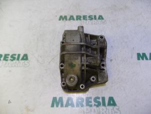 Usagé Cache boite de vitesses Alfa Romeo GT (937) 1.9 JTD 16V Multijet Prix € 40,00 Règlement à la marge proposé par Maresia Parts