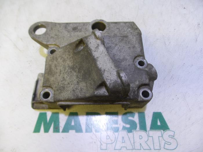Usagé Couvercle de distribution Renault Twingo (C06) 1.2 Prix € 20,00 Règlement à la marge proposé par Maresia Parts