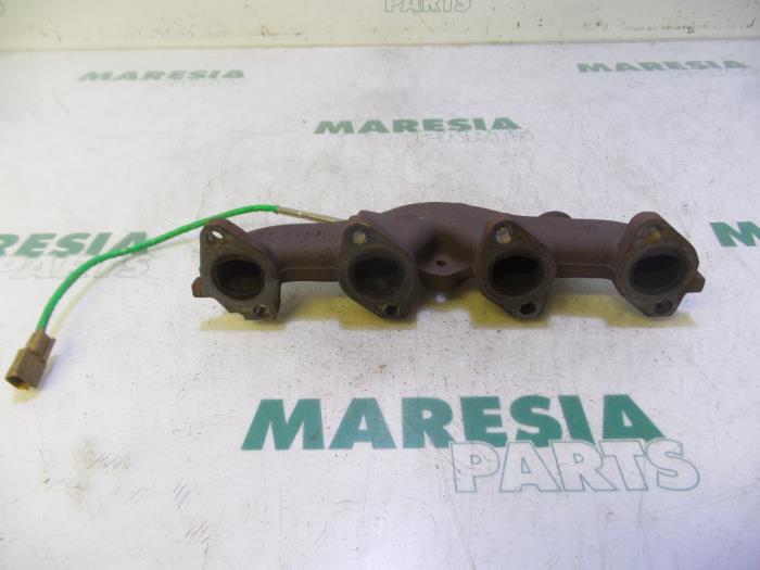 Exhaust manifold from a Renault Kangoo Express (FW) 1.5 dCi 90 FAP 2009