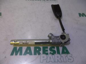 Used Seatbelt tensioner, right Renault Megane III Grandtour (KZ) 1.5 dCi 110 Price € 40,00 Margin scheme offered by Maresia Parts