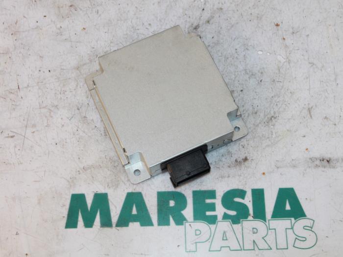 Używane Modul radiowy Fiat 500 (312) 0.9 TwinAir 85 Cena € 50,00 Procedura marży oferowane przez Maresia Parts