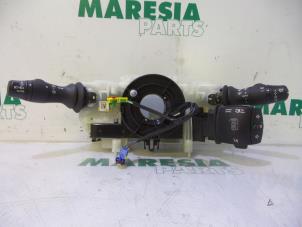 Used Steering column stalk Renault Grand Scénic III (JZ) 1.5 dCi 110 Price € 60,00 Margin scheme offered by Maresia Parts