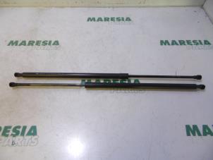 Used Set of tailgate gas struts Renault Grand Scénic III (JZ) 1.5 dCi 110 Price € 35,00 Margin scheme offered by Maresia Parts