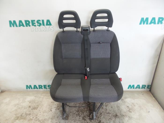 Double front seat, right from a Peugeot Boxer (U9) 2.2 HDi 120 Euro 4 2008