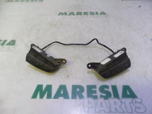 Used Steering wheel mounted radio control Peugeot Boxer (U9) 2.2 HDi 120 Euro 4 Price € 54,45 Inclusive VAT offered by Maresia Parts