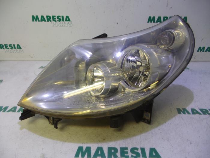 Headlight, left from a Peugeot Boxer (U9) 2.2 HDi 120 Euro 4 2008