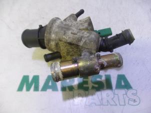 Gebrauchte Thermostatgehäuse Fiat Punto II (188) 1.9 JTD 80 ELX 5-Drs. Preis € 25,00 Margenregelung angeboten von Maresia Parts