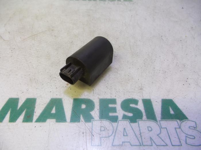 Begagnade Relä Fiat Scudo (270) 2.0 D Multijet Pris € 35,00 Marginaltabell erbjuds av Maresia Parts