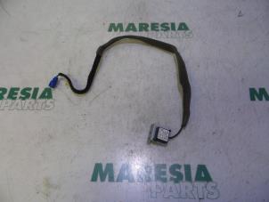 Used Antenna Renault Clio IV Estate/Grandtour (7R) 0.9 Energy TCE 90 12V Price € 20,00 Margin scheme offered by Maresia Parts