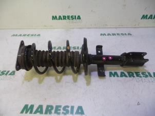 Used Front shock absorber rod, right Renault Clio IV Estate/Grandtour (7R) 0.9 Energy TCE 90 12V Price € 39,00 Margin scheme offered by Maresia Parts