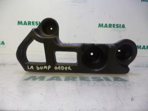 Used Rear bumper frame Renault Clio IV Estate/Grandtour (7R) 0.9 Energy TCE 90 12V Price € 25,00 Margin scheme offered by Maresia Parts