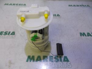 Used Electric fuel pump Renault Clio IV Estate/Grandtour (7R) 0.9 Energy TCE 90 12V Price € 30,00 Margin scheme offered by Maresia Parts