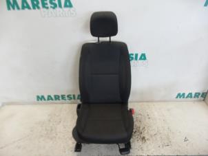 Używane Fotel prawy Renault Laguna III Estate (KT) 1.5 dCi 110 Cena € 157,50 Procedura marży oferowane przez Maresia Parts
