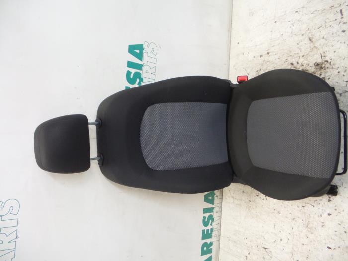 Używane Fotel prawy Fiat Punto Evo (199) 1.3 JTD Multijet 85 16V Euro 5 Cena € 75,00 Procedura marży oferowane przez Maresia Parts