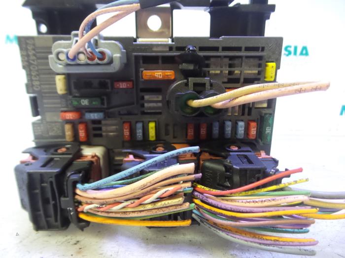 fuse box on a peugeot 308 wiring diagram Peugeot 308 Sedan used peugeot 308 sw (4e h) 1 6 16v thp 150 fuse box bsmr06fuse