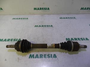 Used Front drive shaft, left Peugeot 308 SW (4E/H) 1.6 16V THP 150 Price € 65,00 Margin scheme offered by Maresia Parts