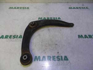Used Front lower wishbone, right Peugeot 307 SW (3H) 1.6 HDiF 110 16V Price € 25,00 Margin scheme offered by Maresia Parts