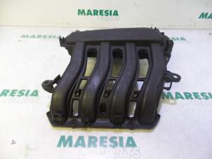 Used Intake manifold Renault Scénic II (JM) 1.6 16V Price € 29,00 Margin scheme offered by Maresia Parts