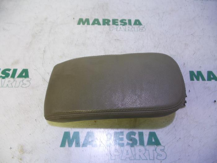Begagnade Armstöd Renault Megane II (BM/CM) 2.0 16V Pris € 50,00 Marginaltabell erbjuds av Maresia Parts
