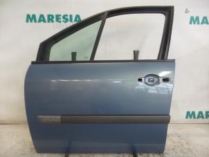 Używane Drzwi lewe przednie wersja 4-drzwiowa Renault Grand Scénic II (JM) 1.9 dCi 120 Cena € 105,00 Procedura marży oferowane przez Maresia Parts