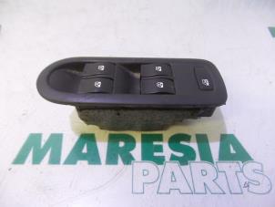 Used Multi-functional window switch Renault Grand Scénic II (JM) 1.9 dCi 120 Price € 30,00 Margin scheme offered by Maresia Parts