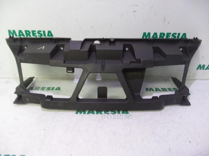 Begagnade Front Renault Grand Scénic II (JM) 1.9 dCi 120 Pris € 25,00 Marginaltabell erbjuds av Maresia Parts