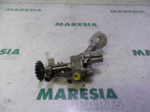Used Oil pump Renault Grand Scénic II (JM) 1.9 dCi 120 Price € 50,00 Margin scheme offered by Maresia Parts