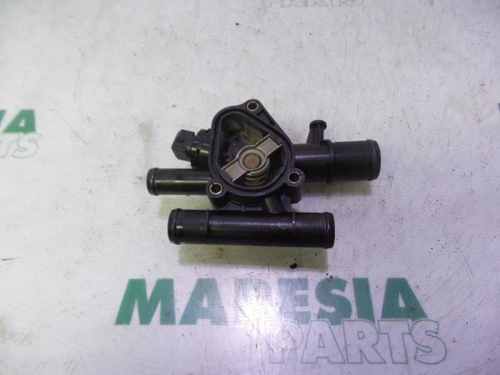 Thermostat housing from a Renault Grand Scénic II (JM) 1.9 dCi 120 2004