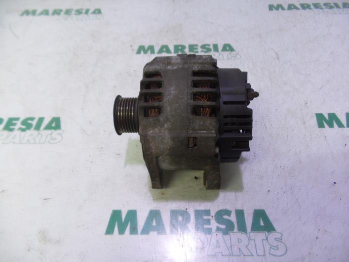 Gebrauchte Dynamo Renault Grand Scénic II (JM) 1.9 dCi 120 Preis € 85,00 Margenregelung angeboten von Maresia Parts