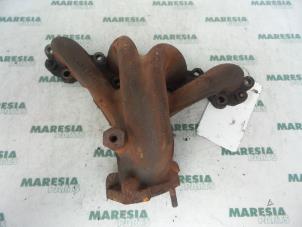 Used Exhaust manifold Fiat Bravo (182A) 1.2 16V Price € 35,00 Margin scheme offered by Maresia Parts