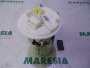 Używane Elektryczna pompa paliwa Fiat Punto III (199) 1.4 Cena € 25,00 Procedura marży oferowane przez Maresia Parts