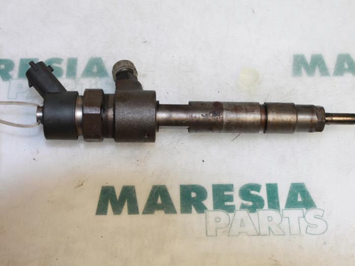 Usagé Injecteurs Alfa Romeo 166 2.4 JTD Prix € 75,00 Règlement à la marge proposé par Maresia Parts