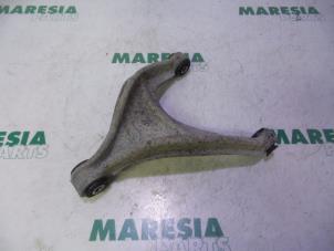 Used Rear wishbone, left Peugeot 407 (6D) 2.0 HDiF 16V Price € 75,00 Margin scheme offered by Maresia Parts