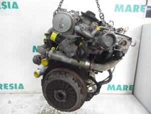 Engine from a Alfa Romeo 147 (937) 1.9 JTD 16V 2004