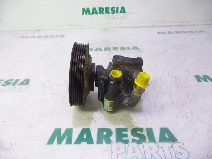 Usagé Pompe de direction Alfa Romeo 147 (937) 1.9 JTD 16V Prix € 50,00 Règlement à la marge proposé par Maresia Parts