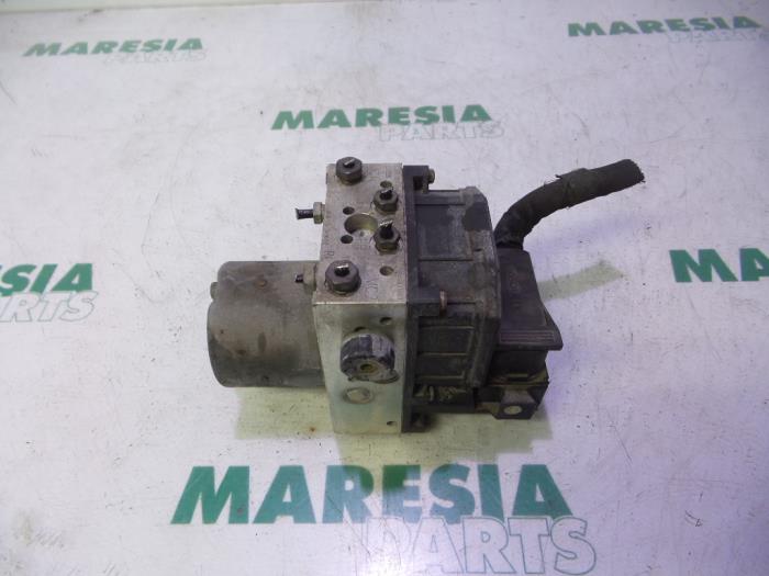 Usagé Bloc ABS Alfa Romeo 147 (937) 1.9 JTD 16V Prix € 49,95 Règlement à la marge proposé par Maresia Parts