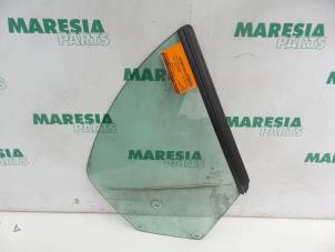 Used Window 2-door, rear right Peugeot 206 CC (2D) 2.0 16V Price € 50,00 Margin scheme offered by Maresia Parts