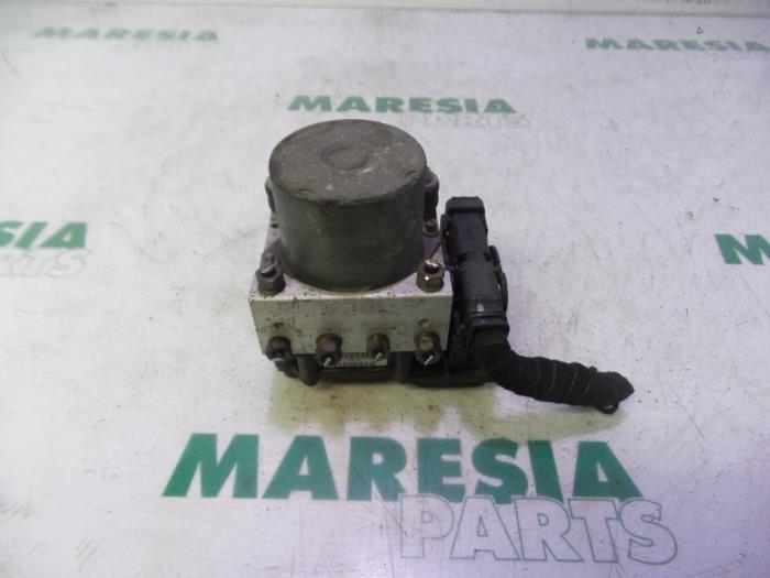 Używane Pompa ABS Fiat Idea (350AX) 1.3 JTD 16V Multijet Cena € 157,50 Procedura marży oferowane przez Maresia Parts
