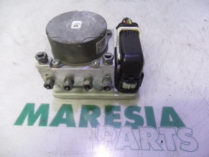 Usagé Bloc ABS Citroen C3 (SC) 1.6 HDi 92 Prix € 49,95 Règlement à la marge proposé par Maresia Parts