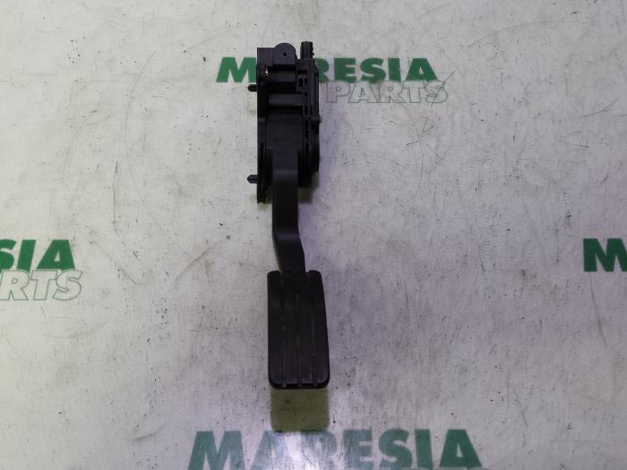 Begagnade Gaspedalsensor Renault Laguna III Estate (KT) 1.5 dCi 110 Pris € 40,00 Marginaltabell erbjuds av Maresia Parts