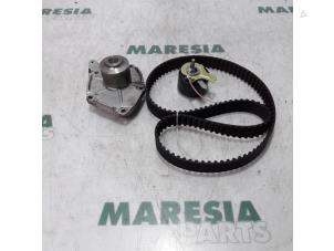 Used Timing belt tensioner Renault Megane II Grandtour (KM) 1.5 dCi 80 Price € 40,00 Margin scheme offered by Maresia Parts