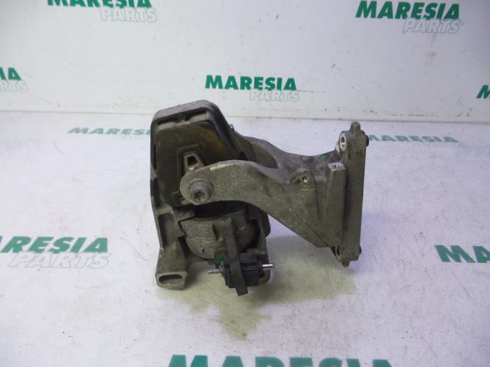 Used Engine mount Citroen C5 III Berline (RD) 3.0 HDiF V6 24V Price € 50,00 Margin scheme offered by Maresia Parts