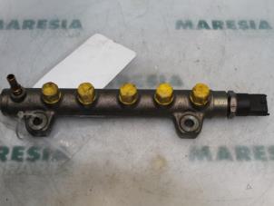 Used Fuel injector nozzle Renault Espace (JK) 2.2 dCi 16V Price € 60,00 Margin scheme offered by Maresia Parts