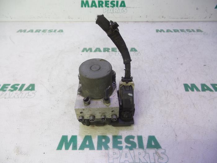 Usagé Bloc ABS Citroen C5 III Berline (RD) 3.0 HDiF V6 24V Prix € 145,00 Règlement à la marge proposé par Maresia Parts