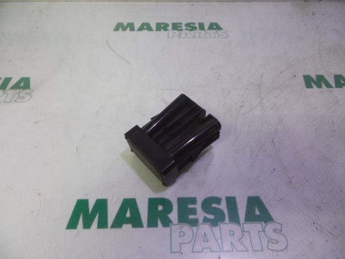 Begagnade Sensor (övriga) Citroen C5 III Berline (RD) 3.0 HDiF V6 24V Pris € 105,00 Marginaltabell erbjuds av Maresia Parts