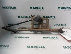 Usagé Mécanique essuie-glace Alfa Romeo 166 2.4 JTD Prix € 50,00 Règlement à la marge proposé par Maresia Parts