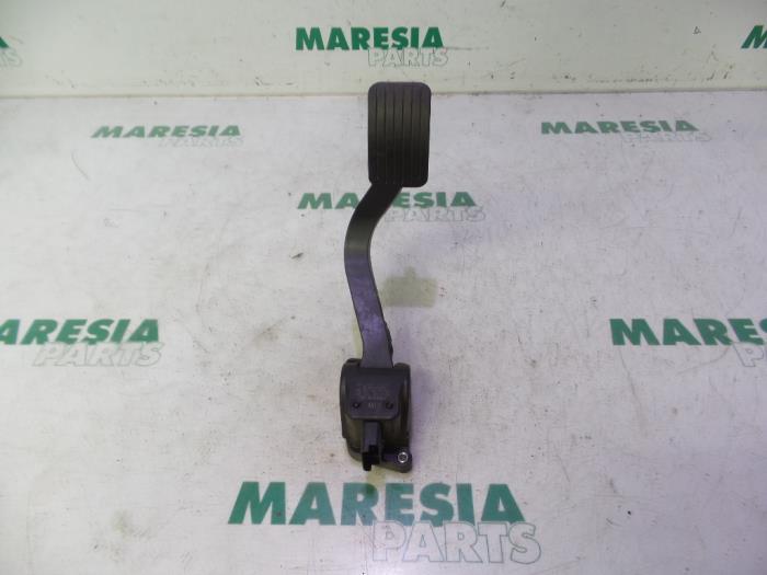 Begagnade Gaspedalsensor Peugeot 5008 I (0A/0E) 2.0 HDiF 16V Pris € 50,00 Marginaltabell erbjuds av Maresia Parts